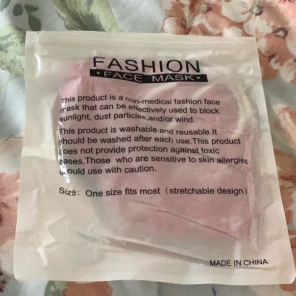 Red lace crocheted mask NEW never worn washable & reusable - Picture 3 of 3